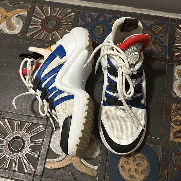 LOUIS VUITTON
Calfskin Technical Nylon LV Archlight Sneakers 35 Electric Blue - Picture 2 of 14